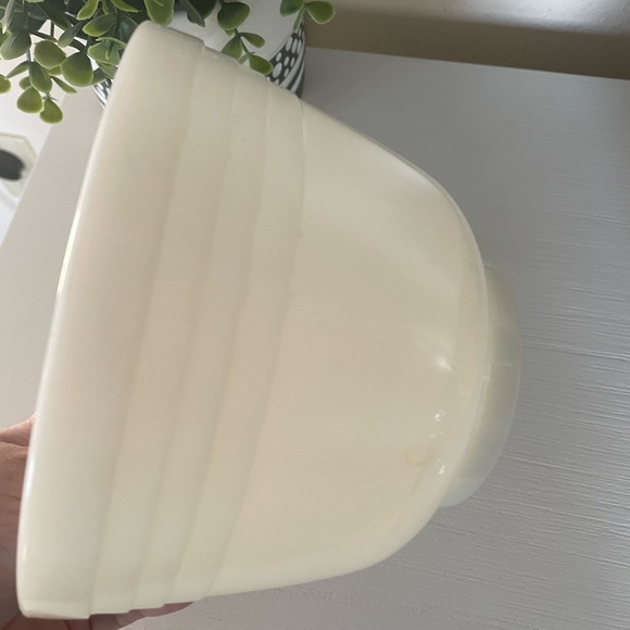 Vintage Milk White Small 6.25" Ribbed Bowl With Spout For Hamilton Beach Mixer - Picture 3 of 5